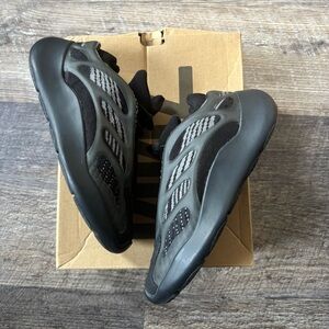 ADIDAS Yeezy 700 V3 Alva KIDS H67800